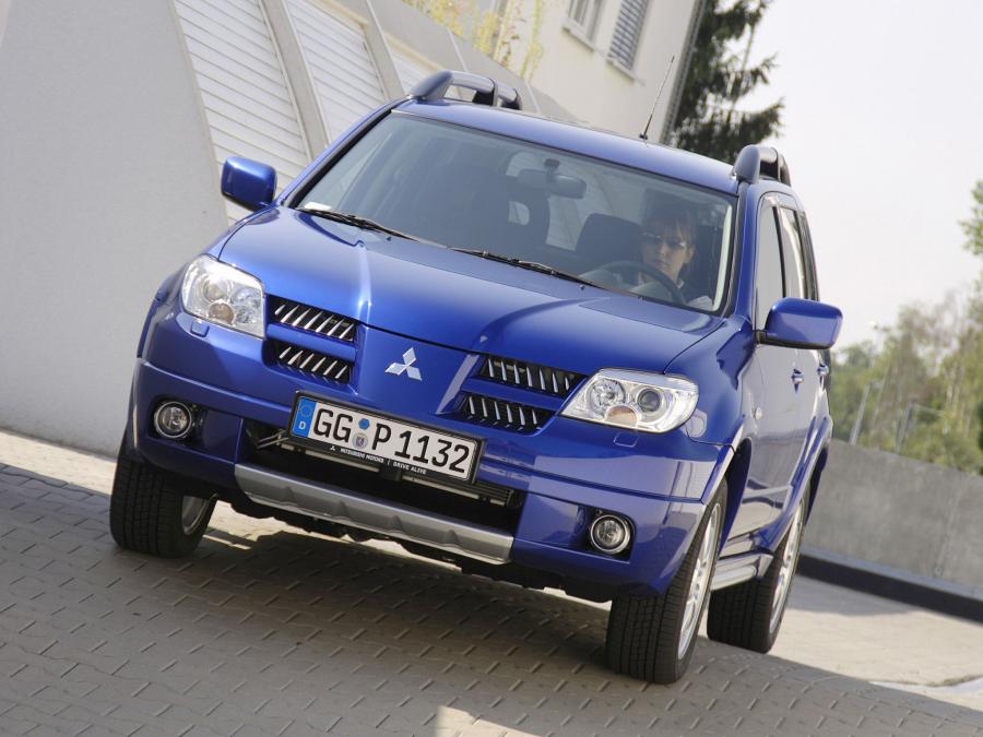  Mitsubishi Outlander Dakar 2005 года  (фото 5 из 10)